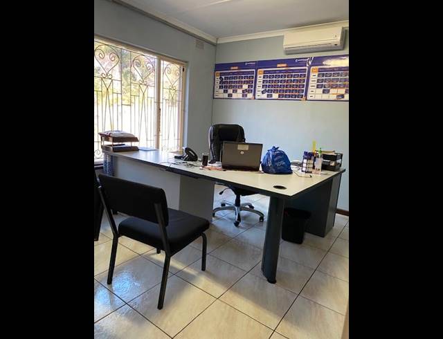 200M² OFFICE TO LET IN RIVERHORSE VALLEY